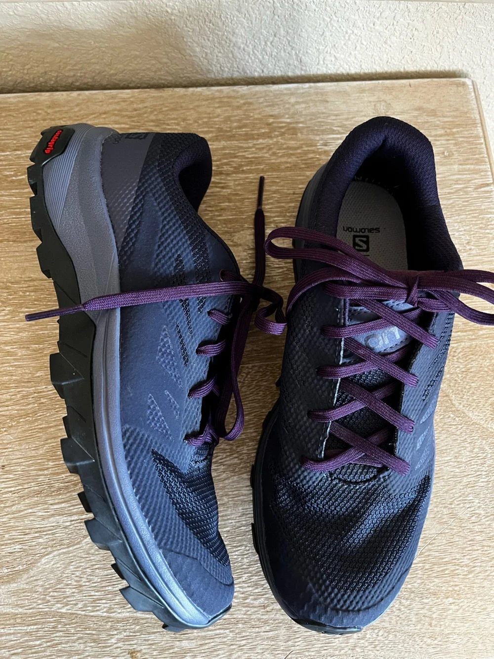 Salomon OUTline Low Hiking Shoes Women's Size 8‎